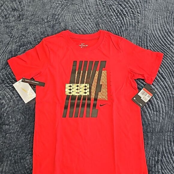 NWT Nike Graphic T Shirt, Size L - Picture 1 of 5